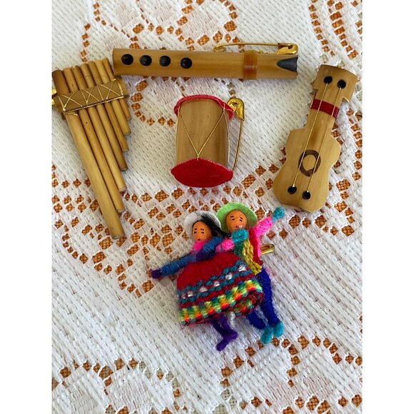 Vintage 1970s Miniature Peruvian Musical Instruments & Dolls Pins/Brooches - Picture 9 of 10